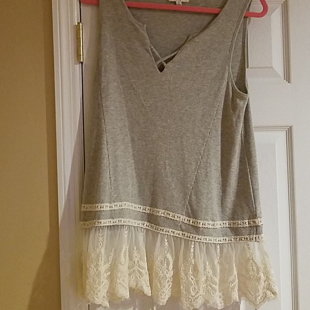 Umgee bnwt grey lace tank